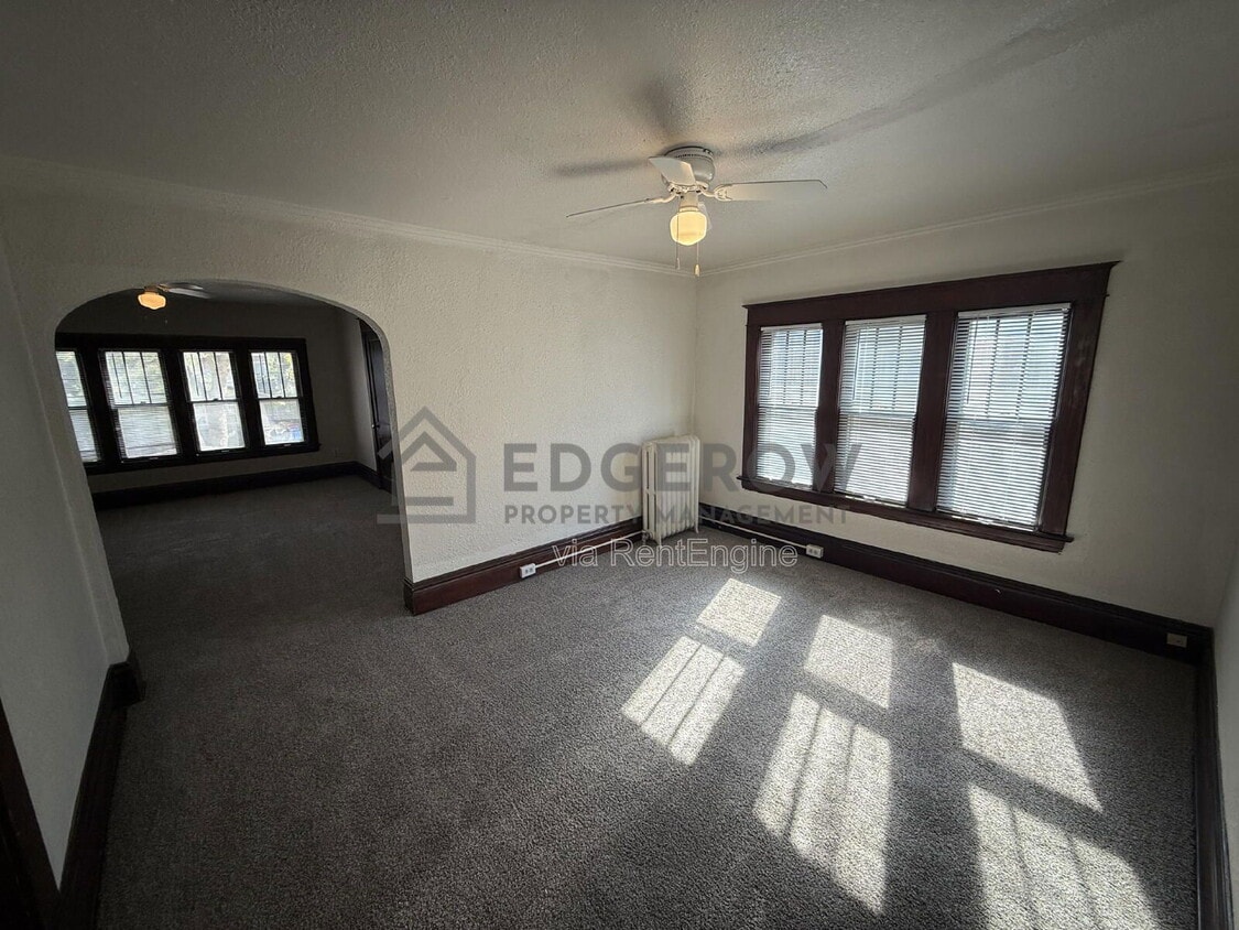 Primary Photo - 1029 Tamarack Ave NW