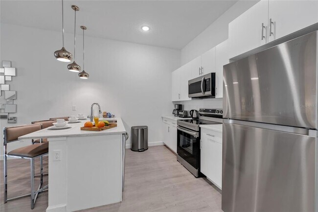 Building Photo - 395 Famagusta Dr