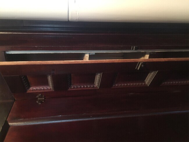 Building Photo - 324 2nd St