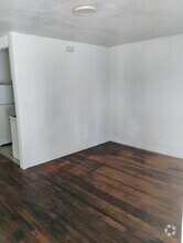 Building Photo - 921 Mimosa St