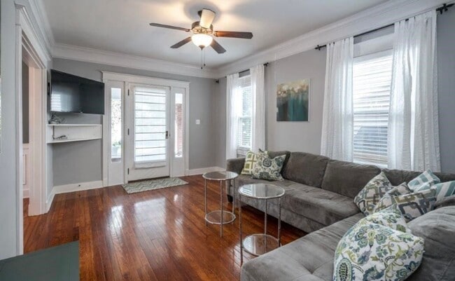 Photo - Gorgeous Renovated Highlands Bungalow – Av... House