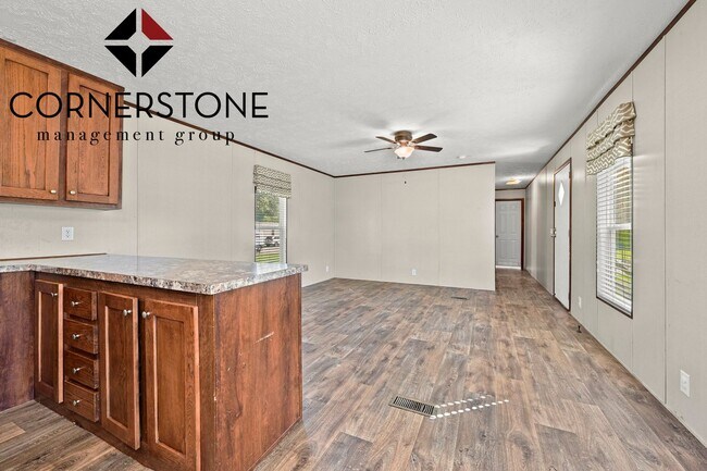 Foto del edificio - Cozy 3-Bed, 2-Bathroom Trailer Home Available for Rent! Located off of Strawberry Lane in Albany!