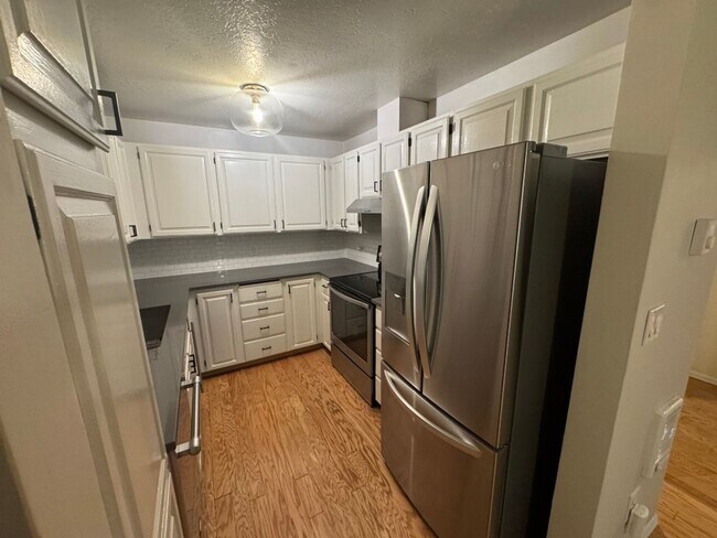 Building Photo - 1Bd/1Ba Lake Forest Park Condo