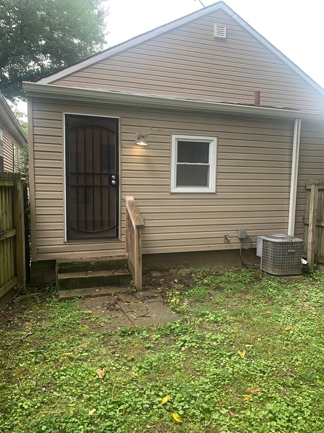 Back yard - 1438 Rear South Floyd Street