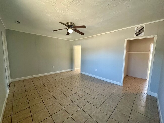 Foto del edificio - 716 Miller Rd