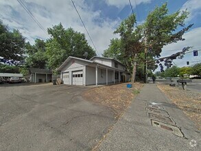 Building Photo - 694 NW Walnut Blvd
