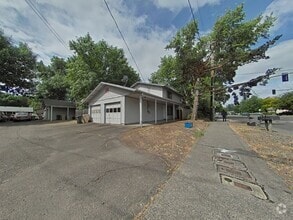 Building Photo - 694 NW Walnut Blvd