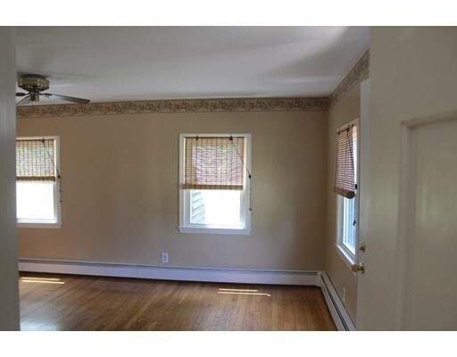 Building Photo - 27 Pleasant St