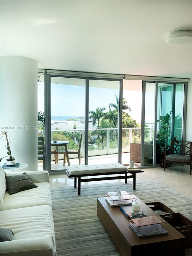 Foto del edificio - 2627 S Bayshore Dr