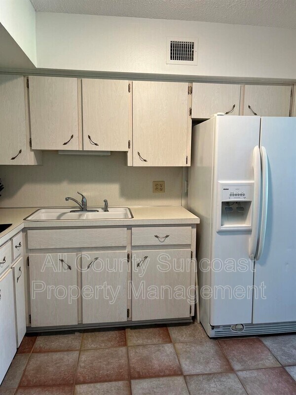 Building Photo - 2340 Grecian Way