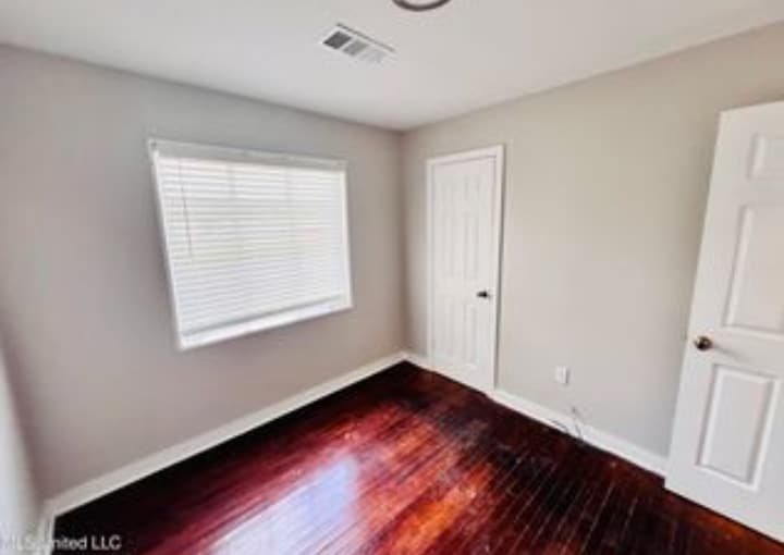 Building Photo - 1311 Fernwood Dr