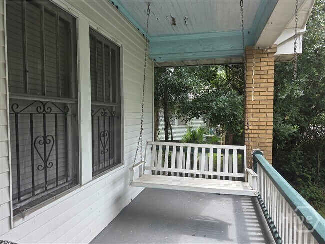 Foto del edificio - 105 Forrest Ave