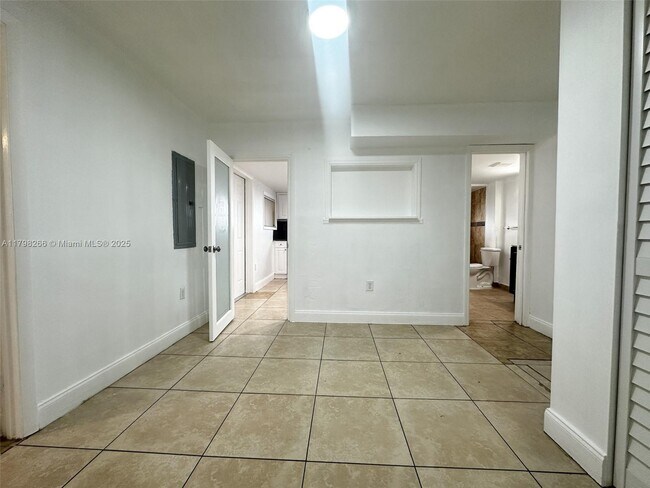Foto del edificio - 2811 NW 88th St