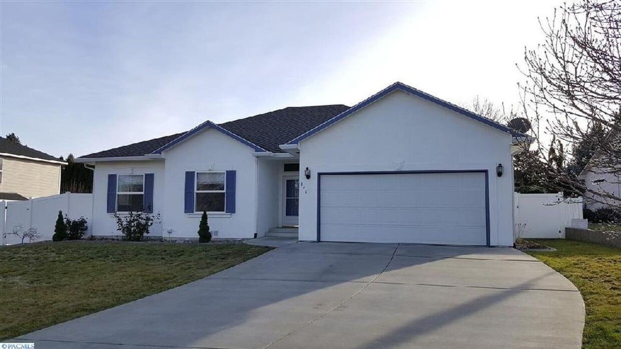 Primary Photo - Canyon Lakes Home for Rent