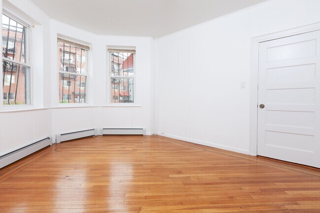 Building Photo - 104-53-10438 38th Ave