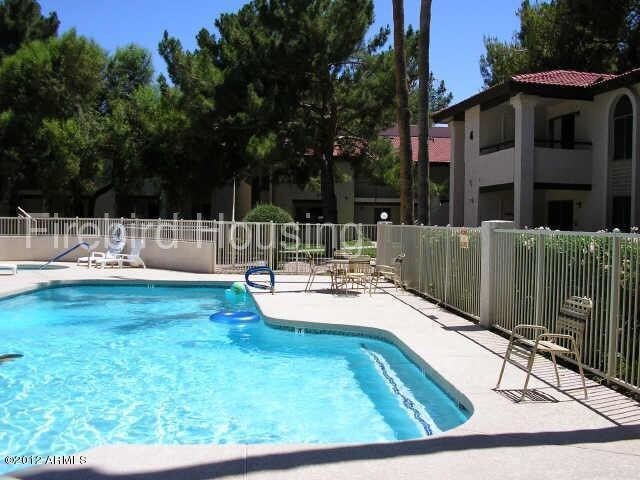 Building Photo - Great 2 bedroom condo in gated community!!!