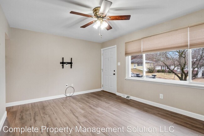 Building Photo - 3 br, 1 bath House - 1135 Maple Ave