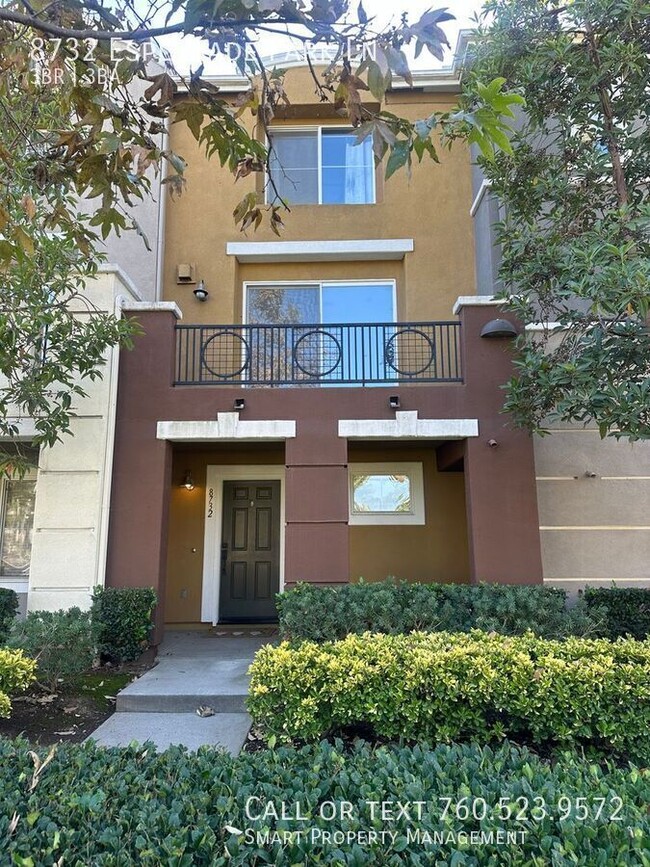 Foto del edificio - Kearny Mesa Townhome with 2 bedrooms + 1 o...