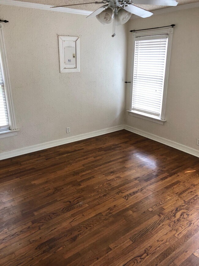 Foto del edificio - 3828 Collinwood Ave