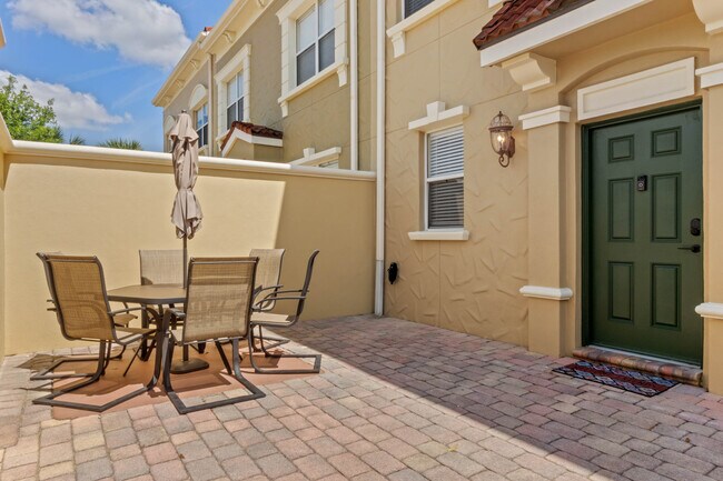 Foto del edificio - 2532 Bella Vista Dr