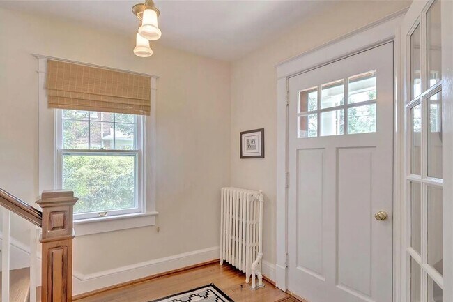 Foto del edificio - Charming & Pet-Friendly Downtown Gem