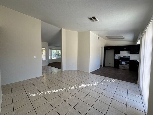 Building Photo - GREAT Westside Home