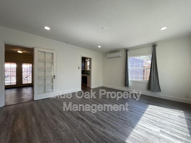 Foto del edificio - 266 E 6th Ave