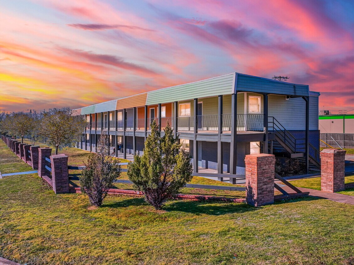 Foto principal - English Village North Apartments