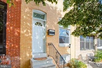 Building Photo - 639 S Montford Ave