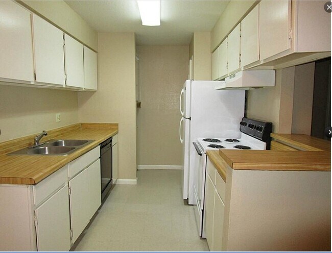 Foto del edificio - 2200 Cypress Landing Rd