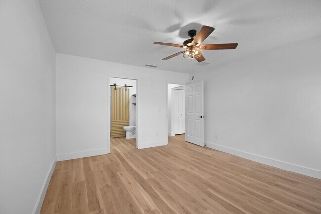 Foto del edificio - 101 Azalea Rd