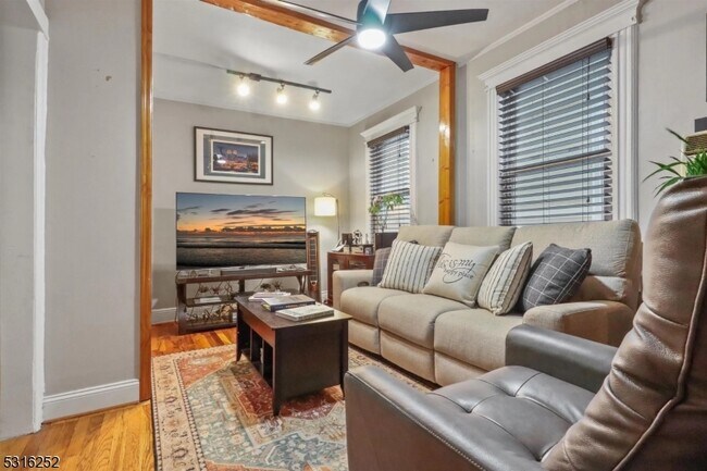 Foto del edificio - 100 W 45th St