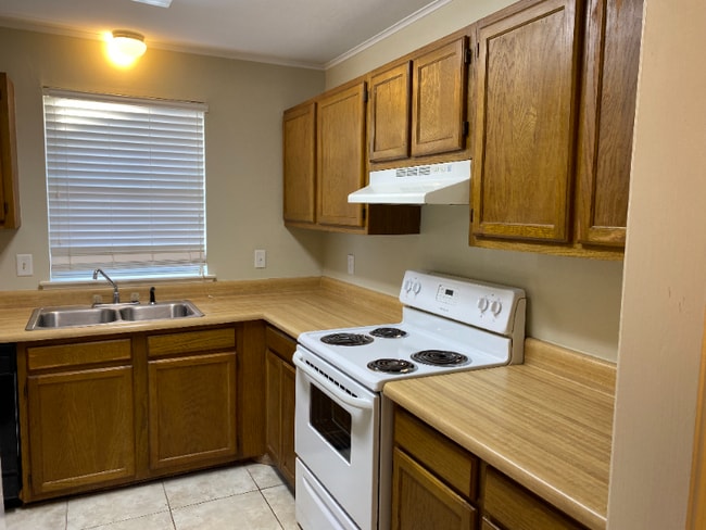 Building Photo - 7651 Bles Ave