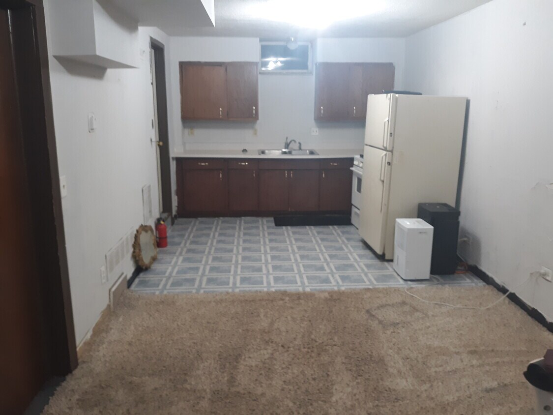Primary Photo - 905 N Dodge St