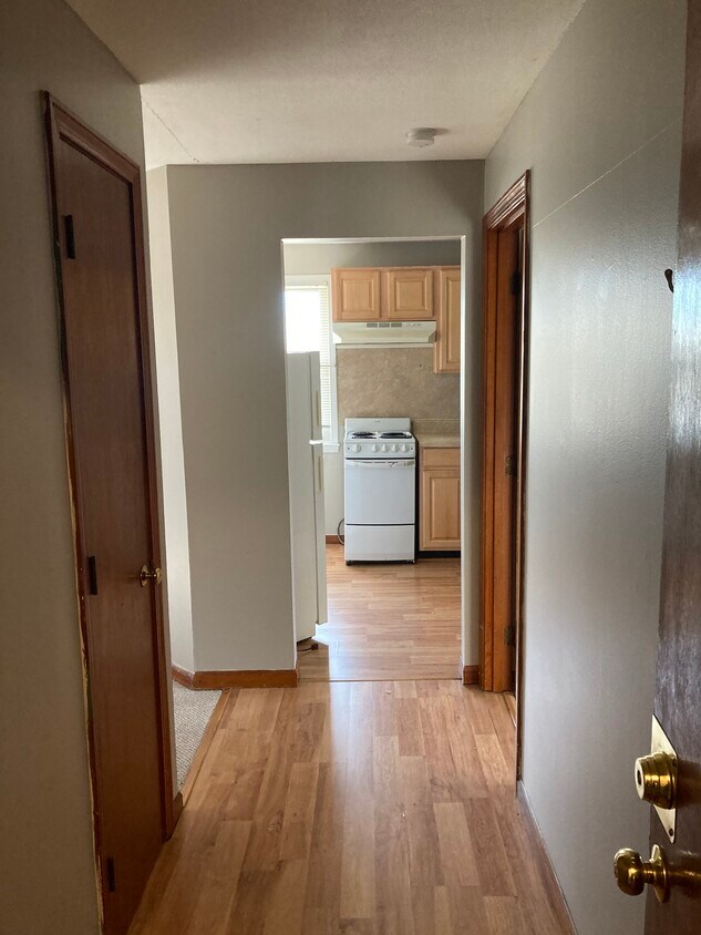 Primary Photo - 451 Divinity St