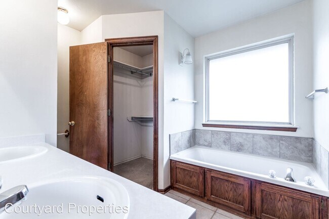 Building Photo - 4 br, 2 bath House - 2701 SE 97th Street