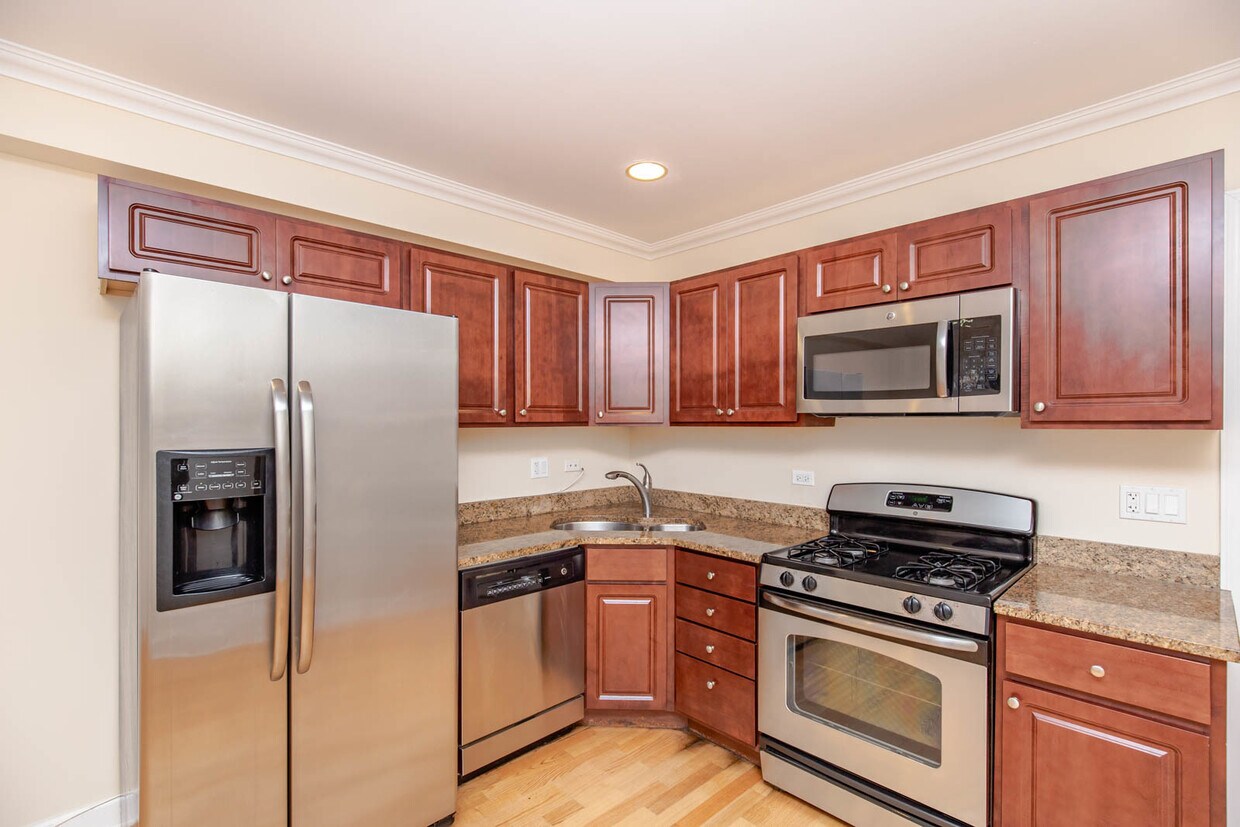 Foto principal - 2854 W Rosemont Ave