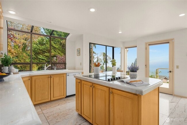 Building Photo - 3909 NE 157th Pl
