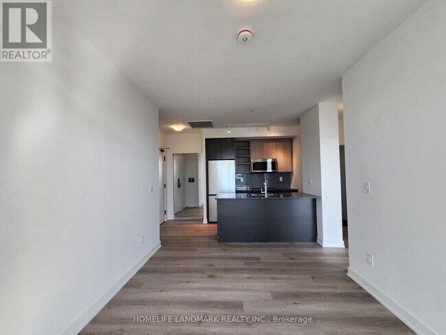 Building Photo - 2075 Lakeshore Rd.