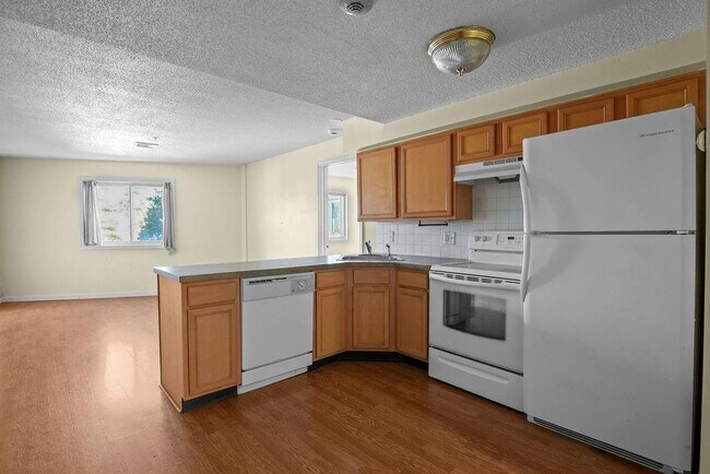 Building Photo - 31 Devereux Ave