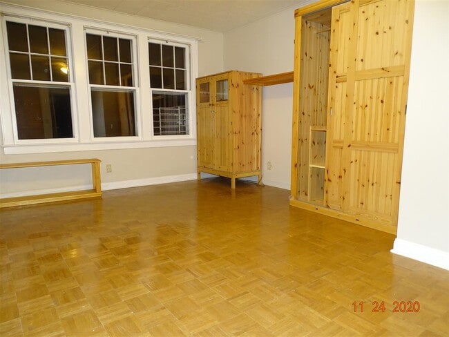 Building Photo - 569 Avenue A