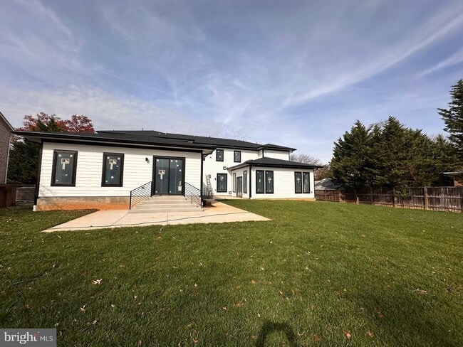 Building Photo - 2113 Chain Bridge Rd