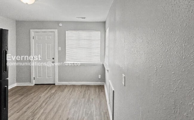 Building Photo - 1012 4th Ave W