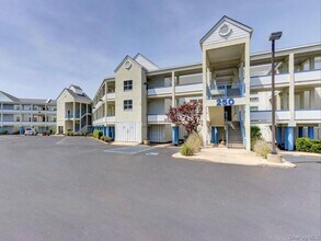 Building Photo - 250 Dune Rd