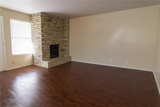 Foto del edificio - 903 Taulbee Ln