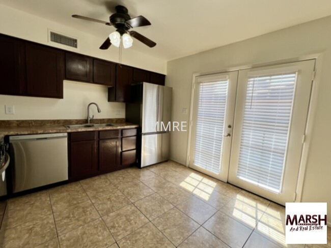 Building Photo - Updated 3 bedroom patio home in Mesa with ...