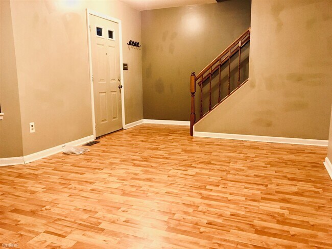 Building Photo - 3 br, 3.5 bath Townhome - 2 Cherry Tree Ct