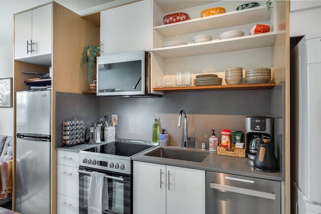 Foto del edificio - 3843 21st Ave SW