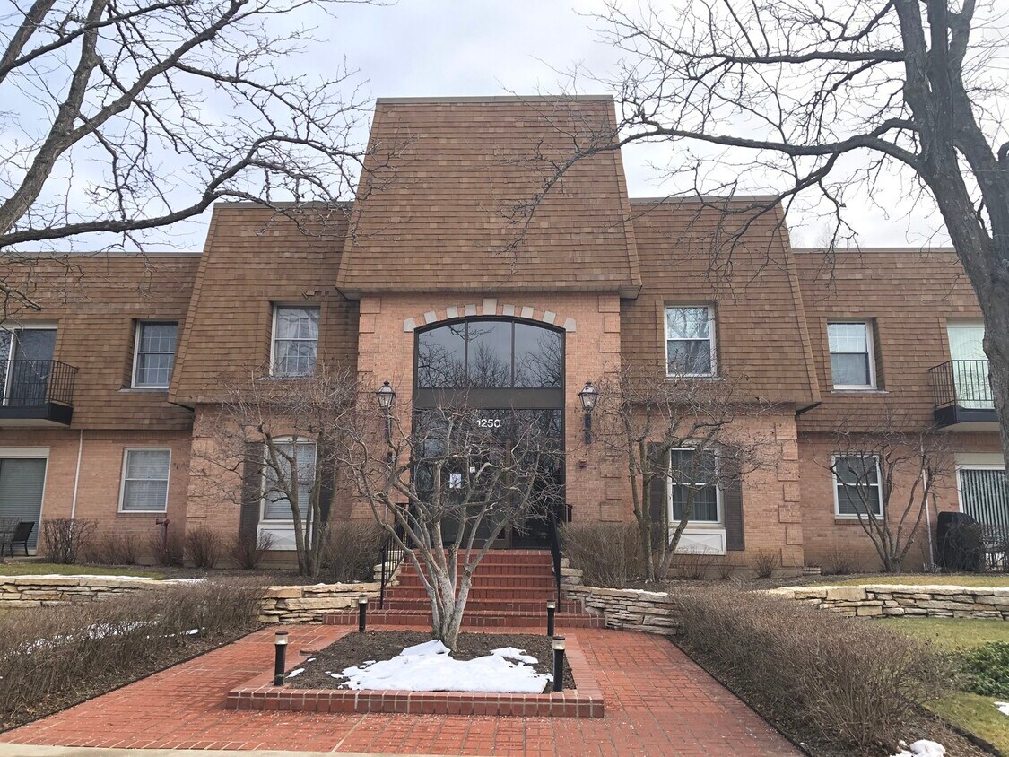 1250 Park Ave W Unit 422, Highland Park, IL 60035 Condo for Rent in