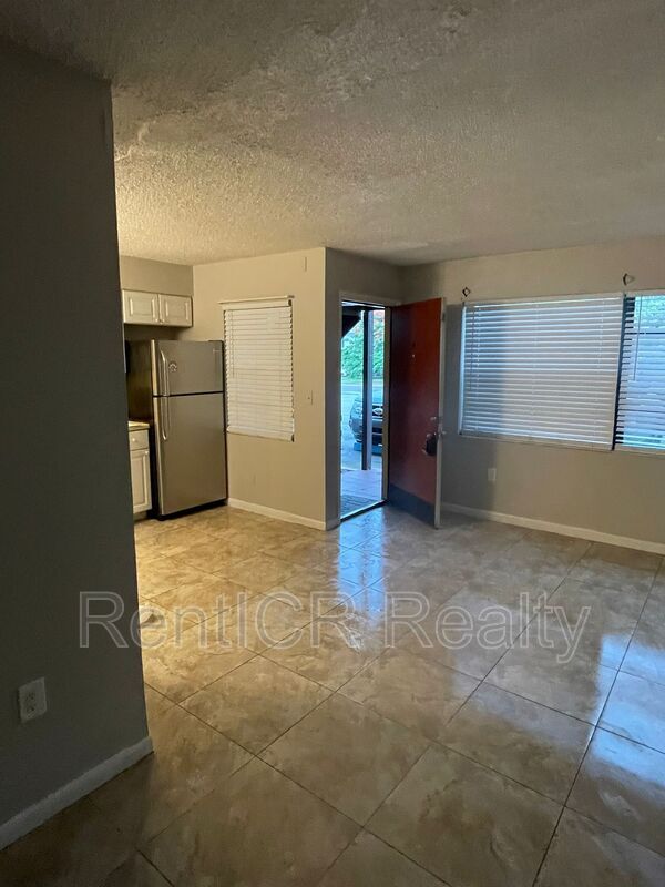 Foto del edificio - 1465 Drew St